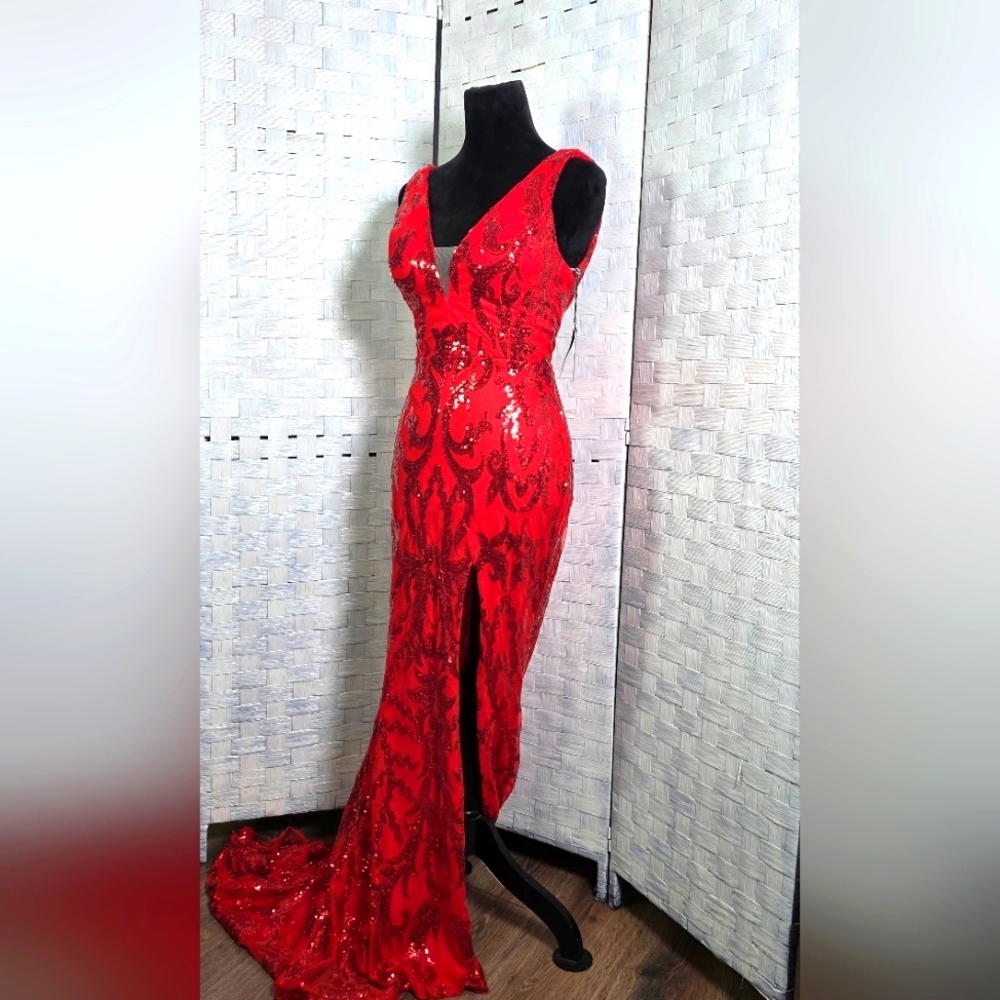 FAERIESTY GOWN - Picture 3 of 6